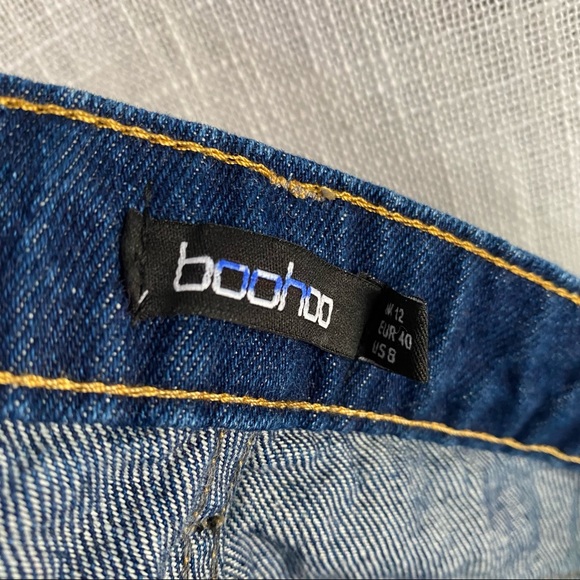 NWT Boohoo High Waist Distressed Mom Jeans - Picture 7 of 9